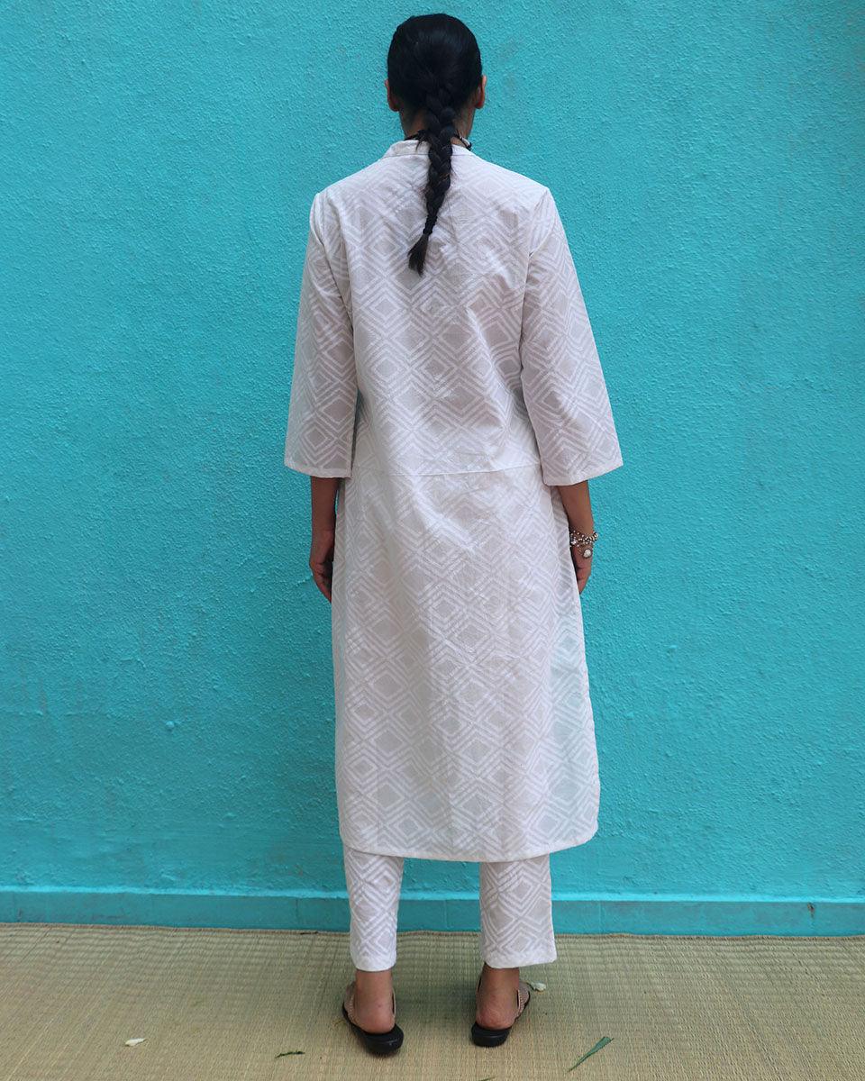 Avnoor Cotton Kurta Set - Safed - Image 6