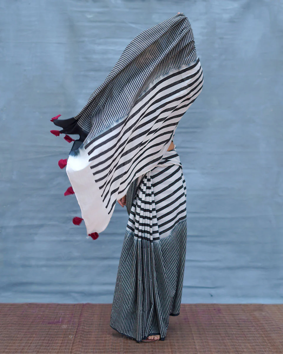 Black or White Handblock Print Cotton Saree - MIS - Image 5