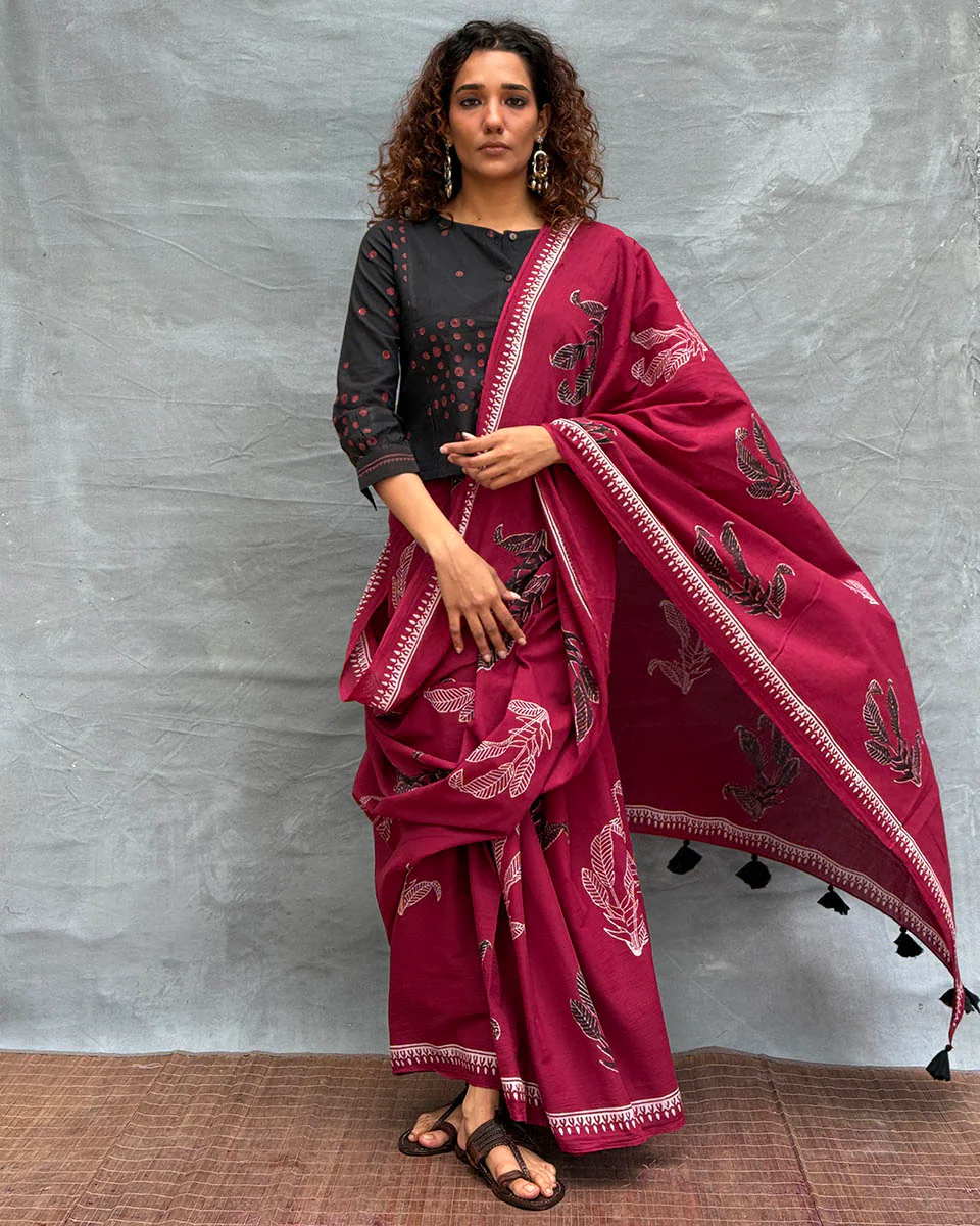 Breeze Maroon Block printed Cotton Saree - Image 5