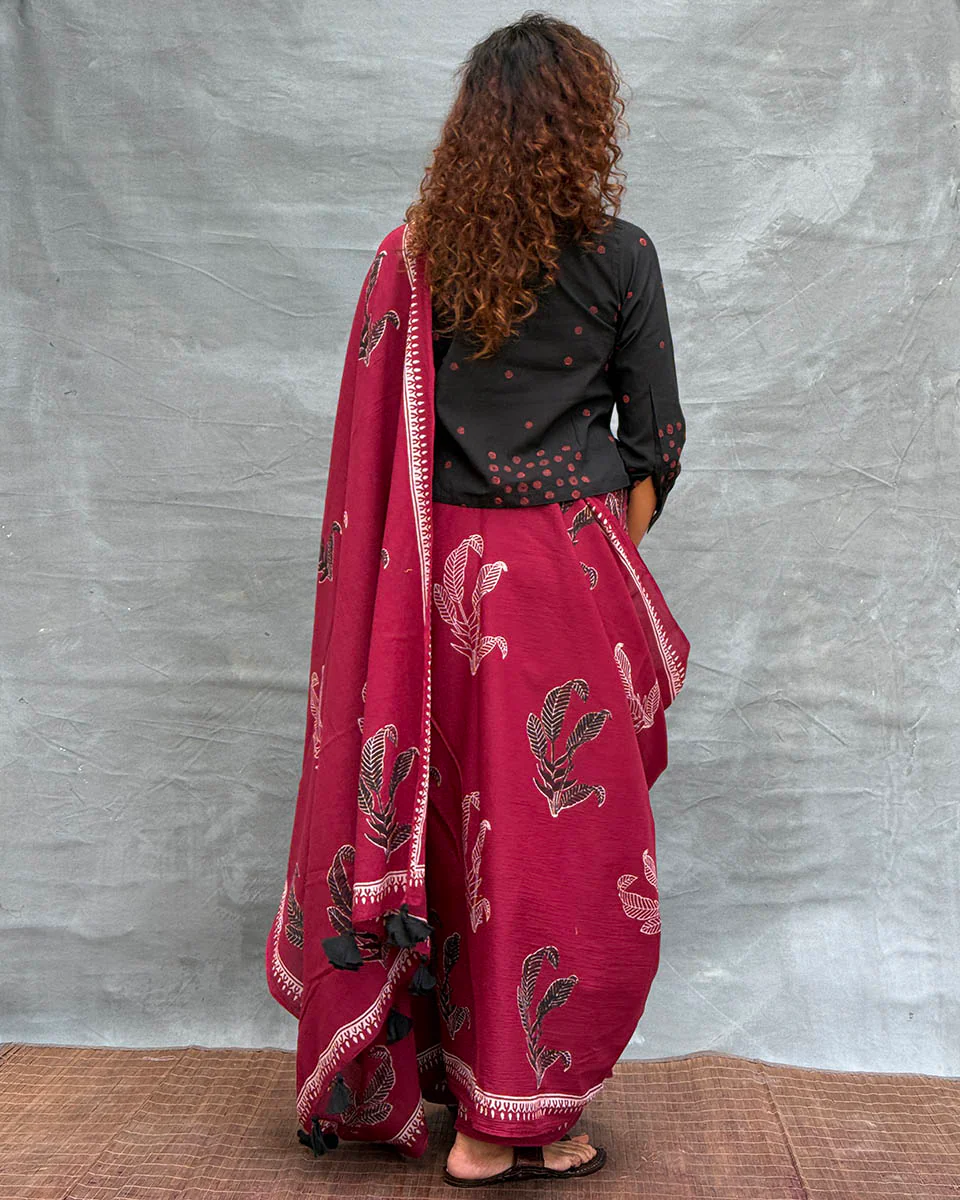 Breeze Maroon Block printed Cotton Saree - Image 9