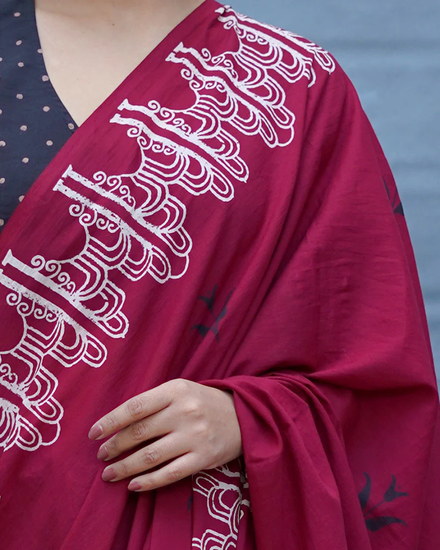 Damini Maroon With Black Handblock Printed Cotton Saree - Soil - Image 7