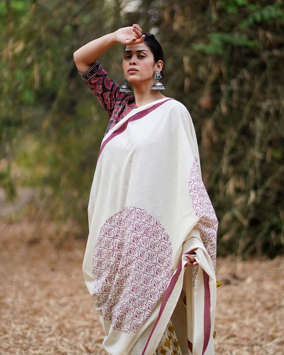 Dil-Navaaz Ivory Block Printed Cotton Saree - WW - Image 6