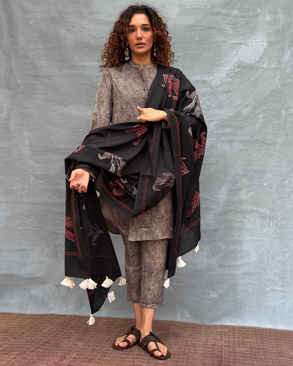 Drifting Through Dawn Blockprinted Cotton Dupatta - Image 7