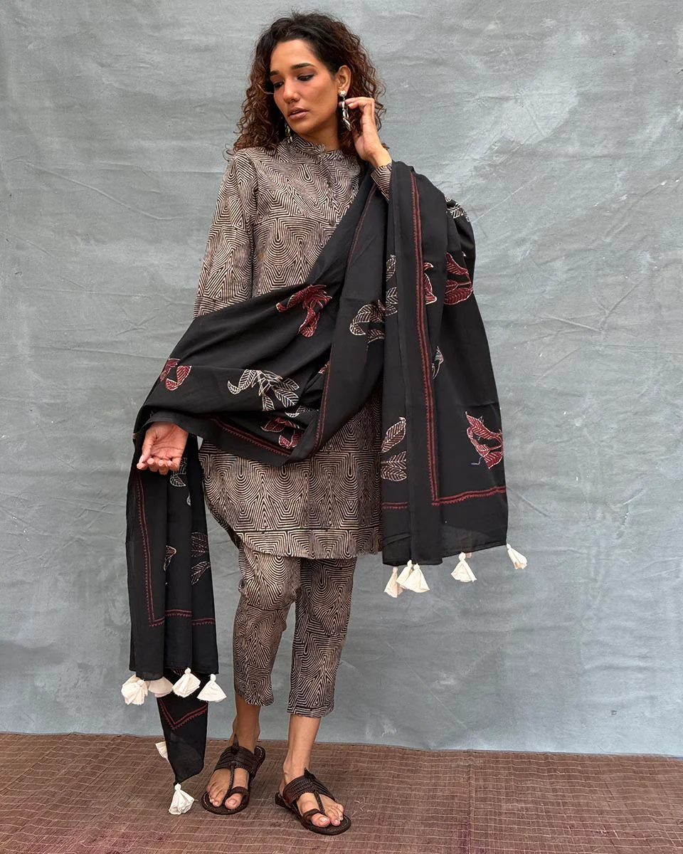 Drifting Through Dawn Blockprinted Cotton Dupatta - Image 8