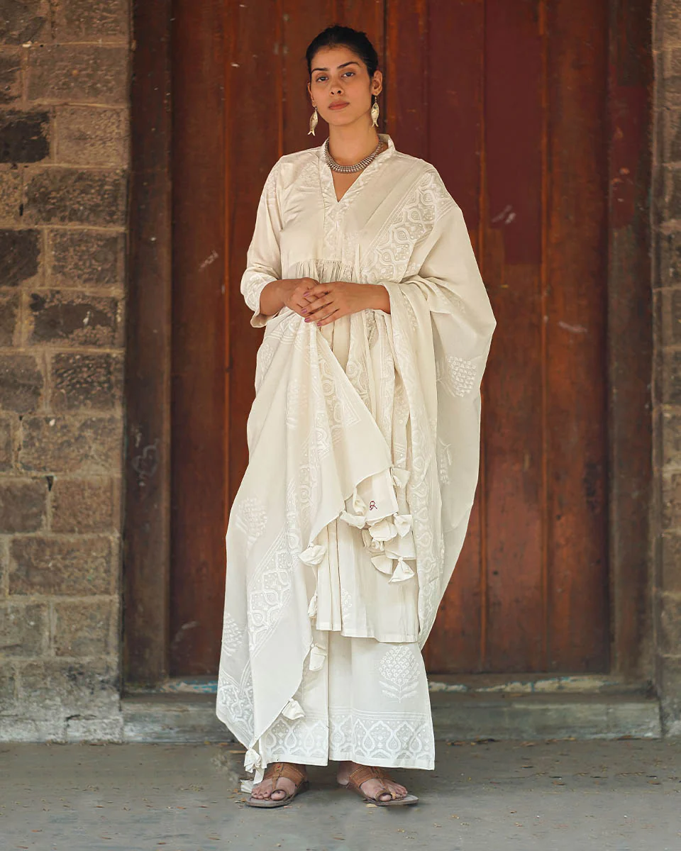 Feather Tide Ivory Block Printed Dupatta - SFD - Image 4
