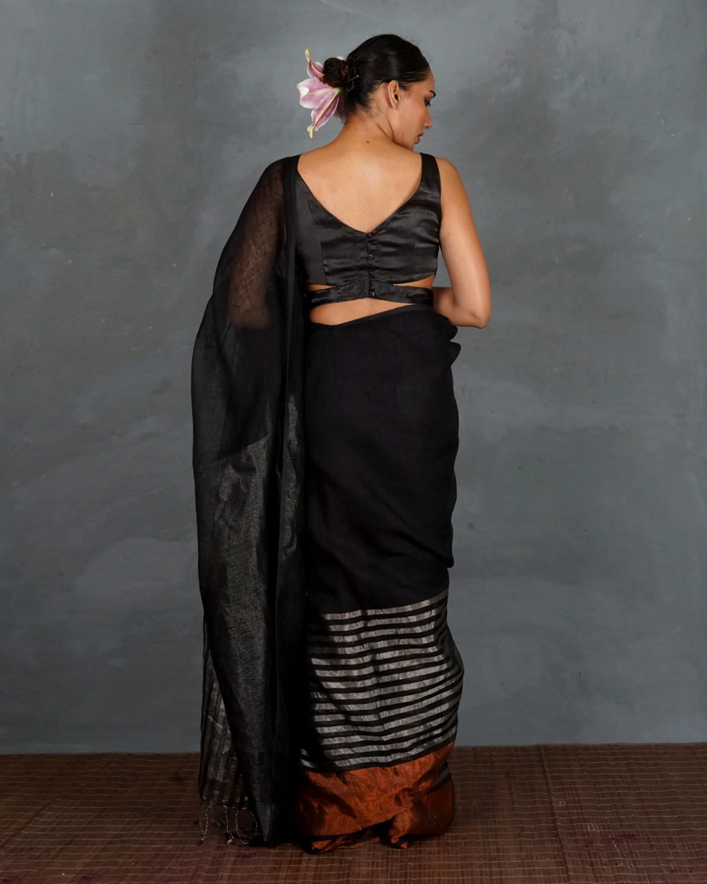 Follow Dawn Black Handwoven Linen Saree - TARA - Image 5