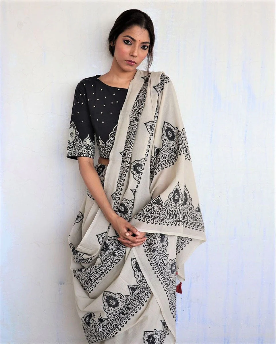 Ivory Black Block Printed Cotton Mul Saree - God - Image 5