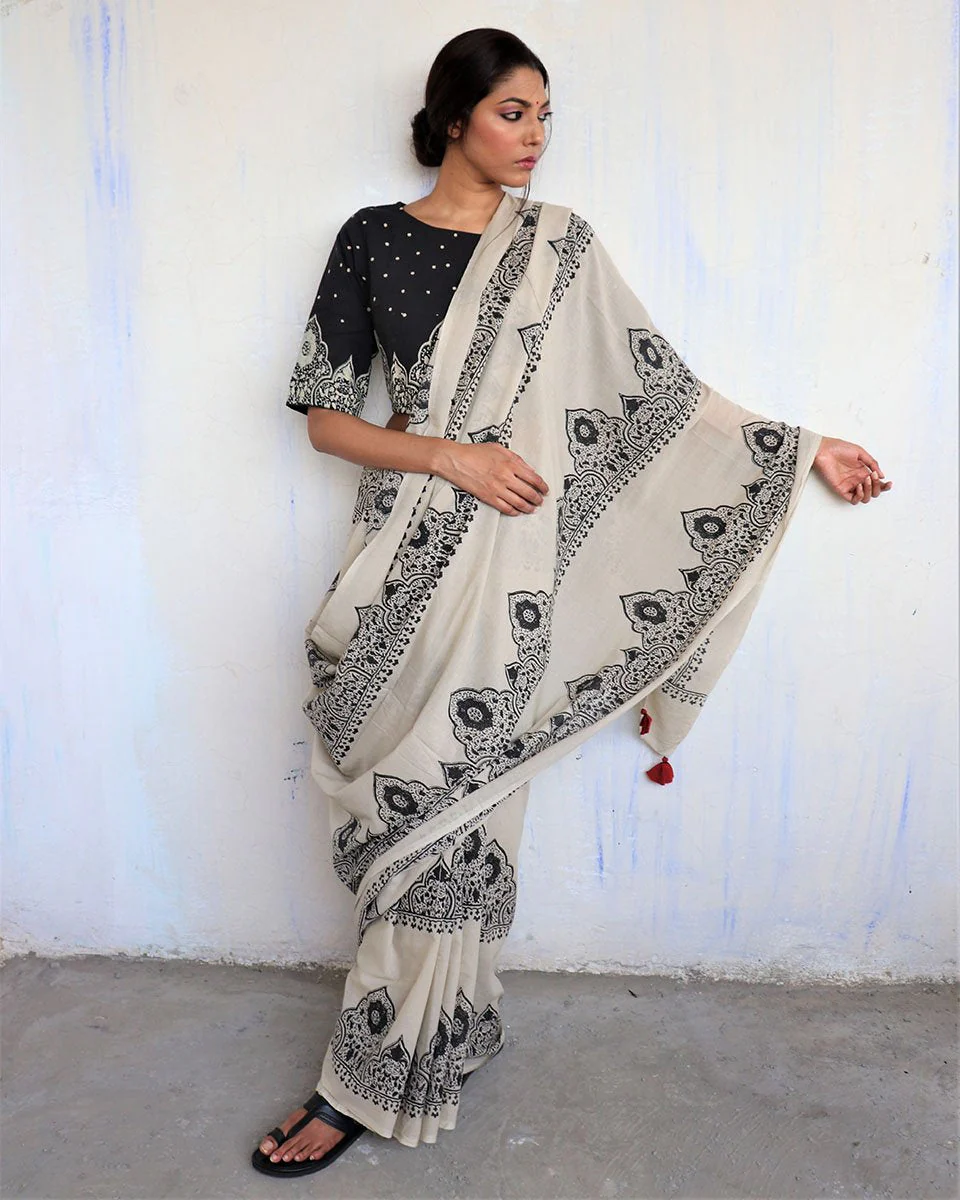 Ivory Black Block Printed Cotton Mul Saree - God - Image 7