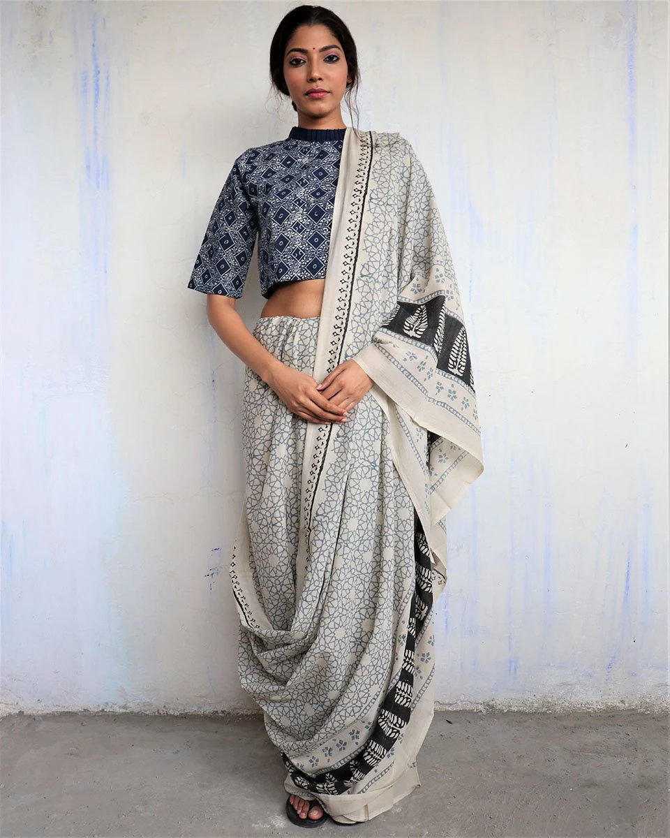 Ivory Black Border Block Printed Cotton Mul Saree - God - Image 2