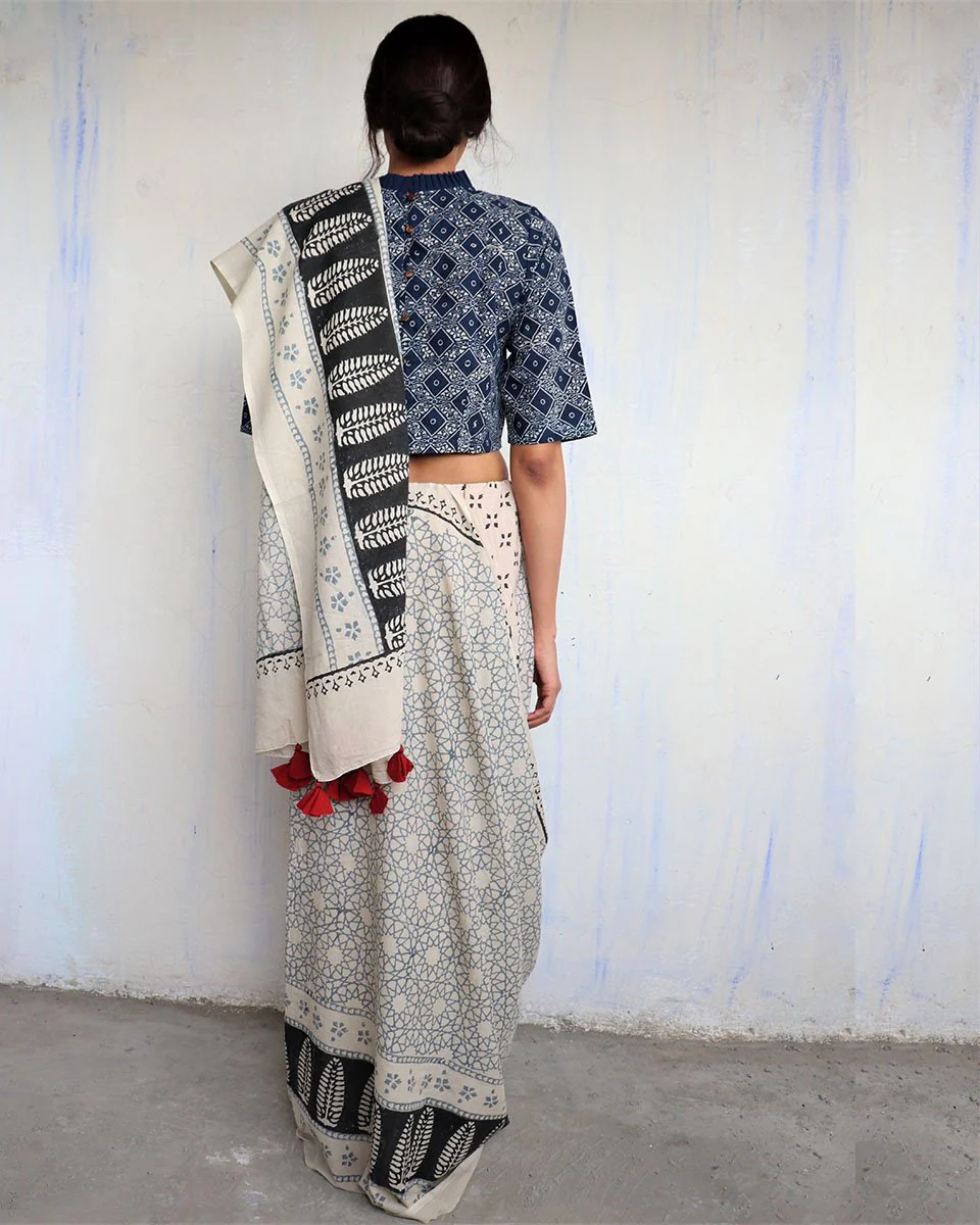 Ivory Black Border Block Printed Cotton Mul Saree - God - Image 6