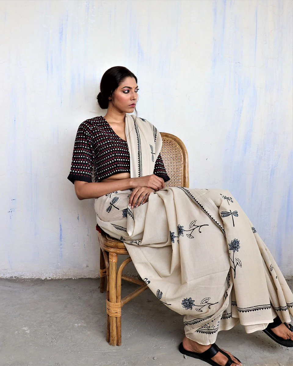 Ivory Black Dragonfly Block Printed Cotton Mul Saree -God - Image 4
