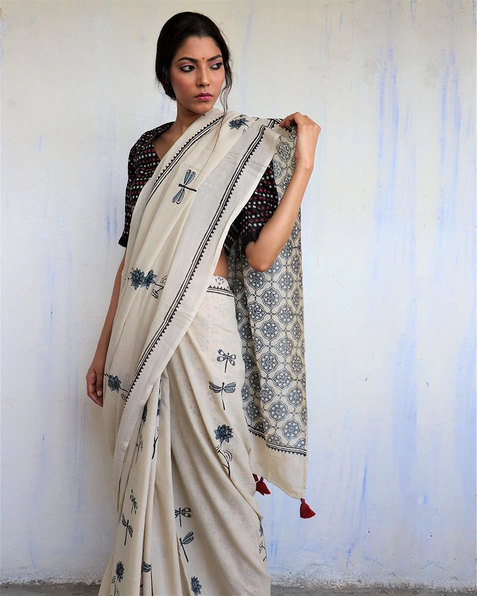 Ivory Black Dragonfly Block Printed Cotton Mul Saree -God - Image 6