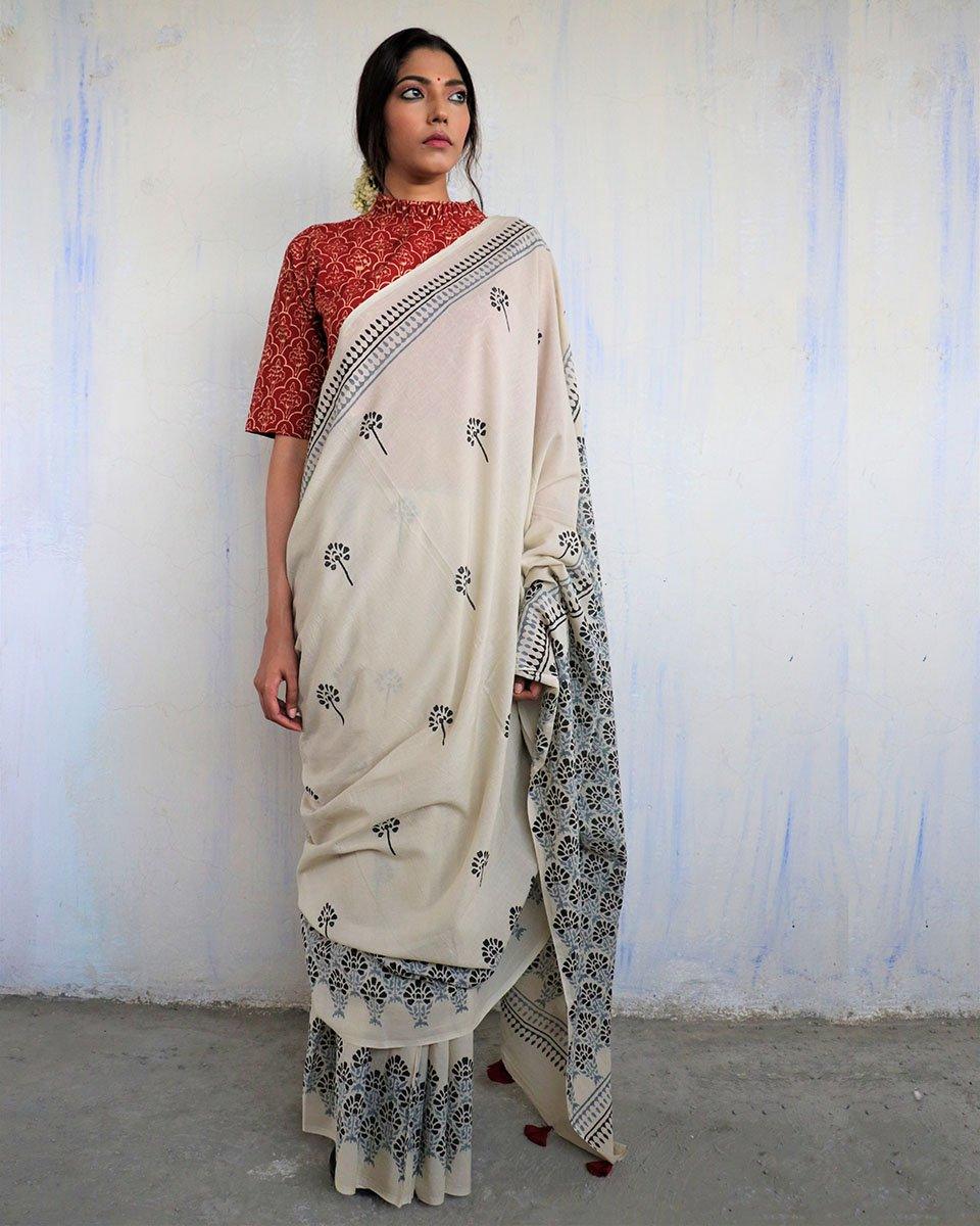 Ivory Grey Block Printed Cotton Mul Saree - God - Image 7