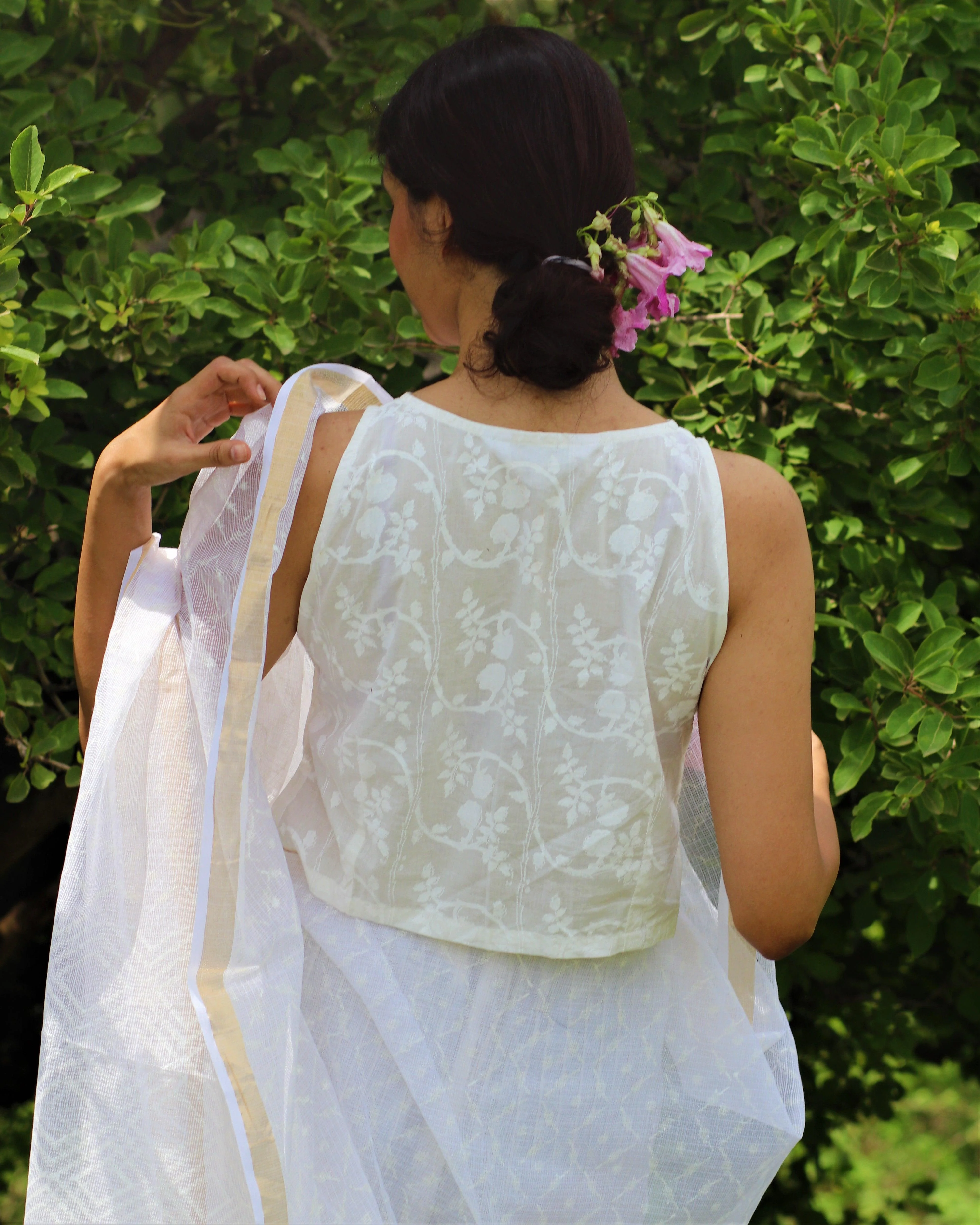 Ivory Pure Cotton Sleeveless Handprinted Blouse-Safed - Image 5