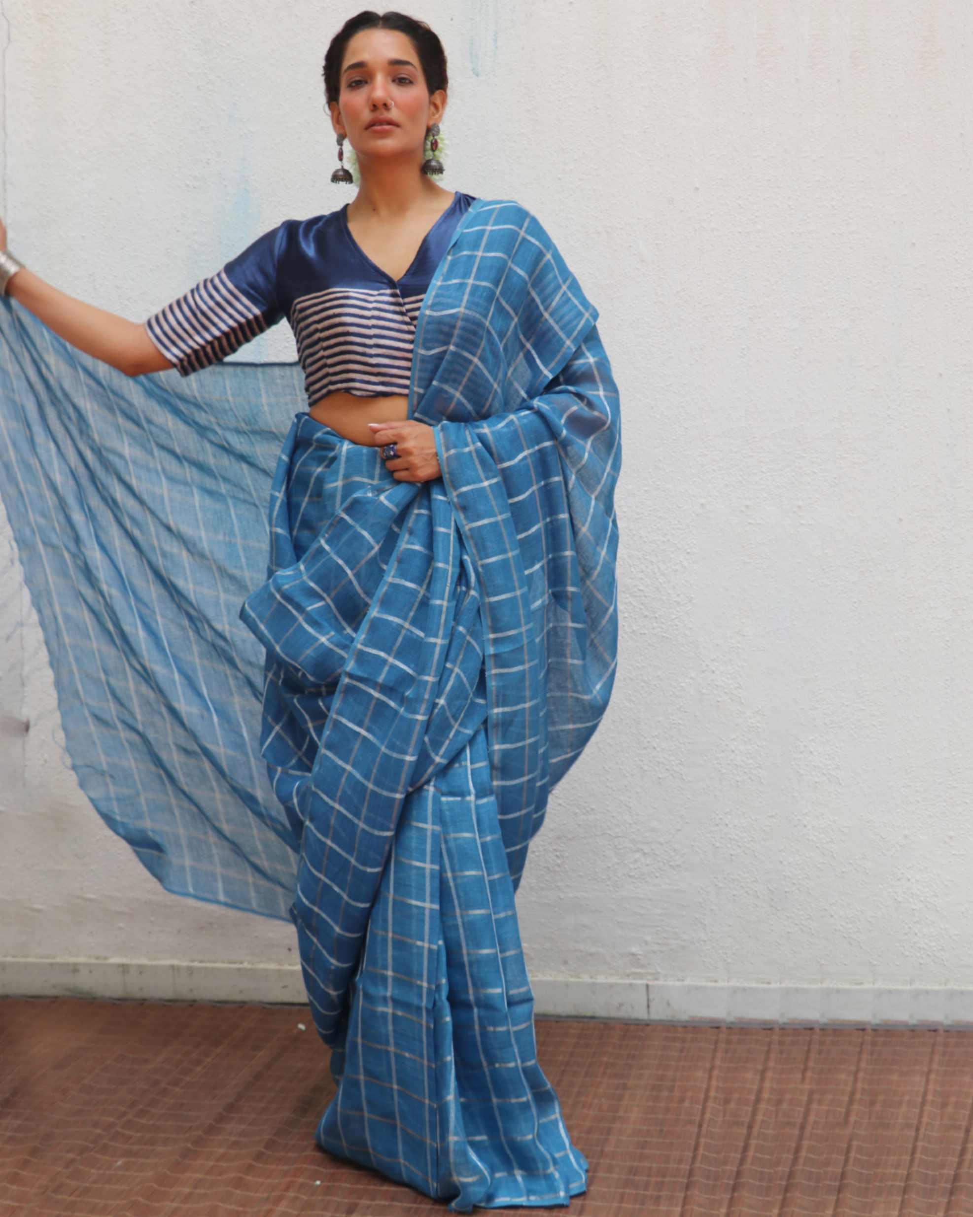 Meen Blue Handwoven Linen Zari Saree - Jheel - Image 5