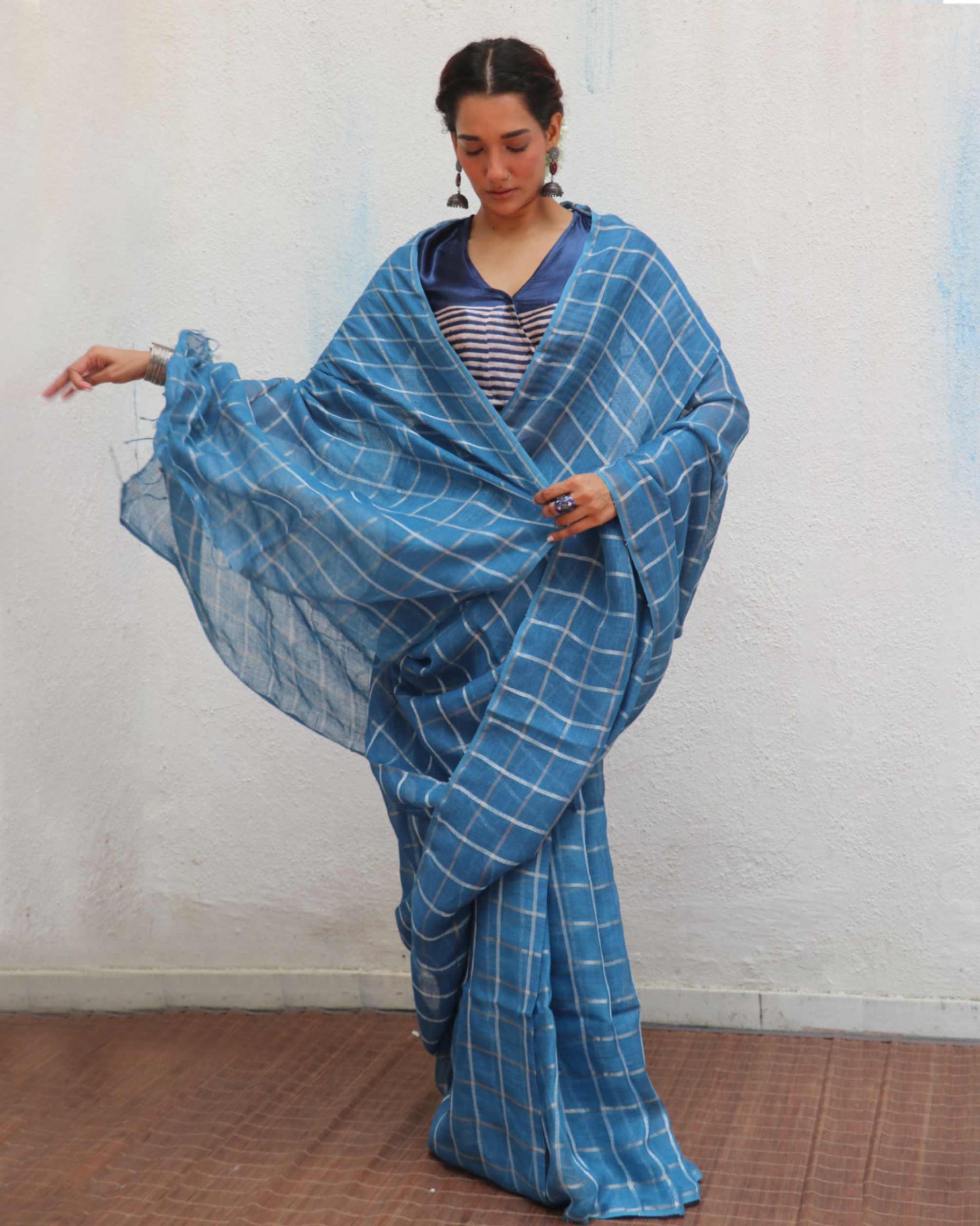 Meen Blue Handwoven Linen Zari Saree - Jheel - Image 7