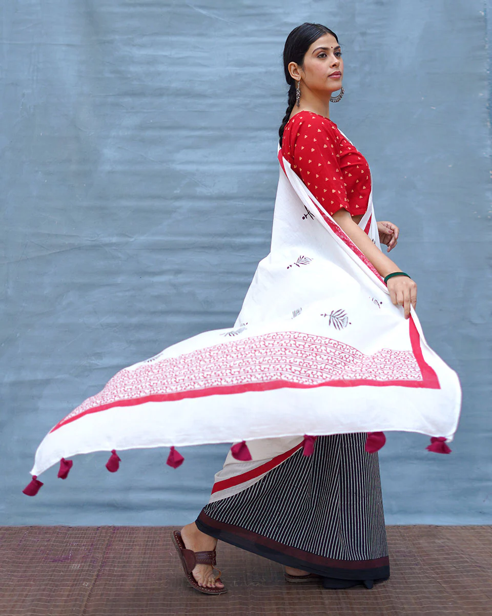 Moon & Mist Black & White Handblock Print Cotton Saree - MIS - Image 7