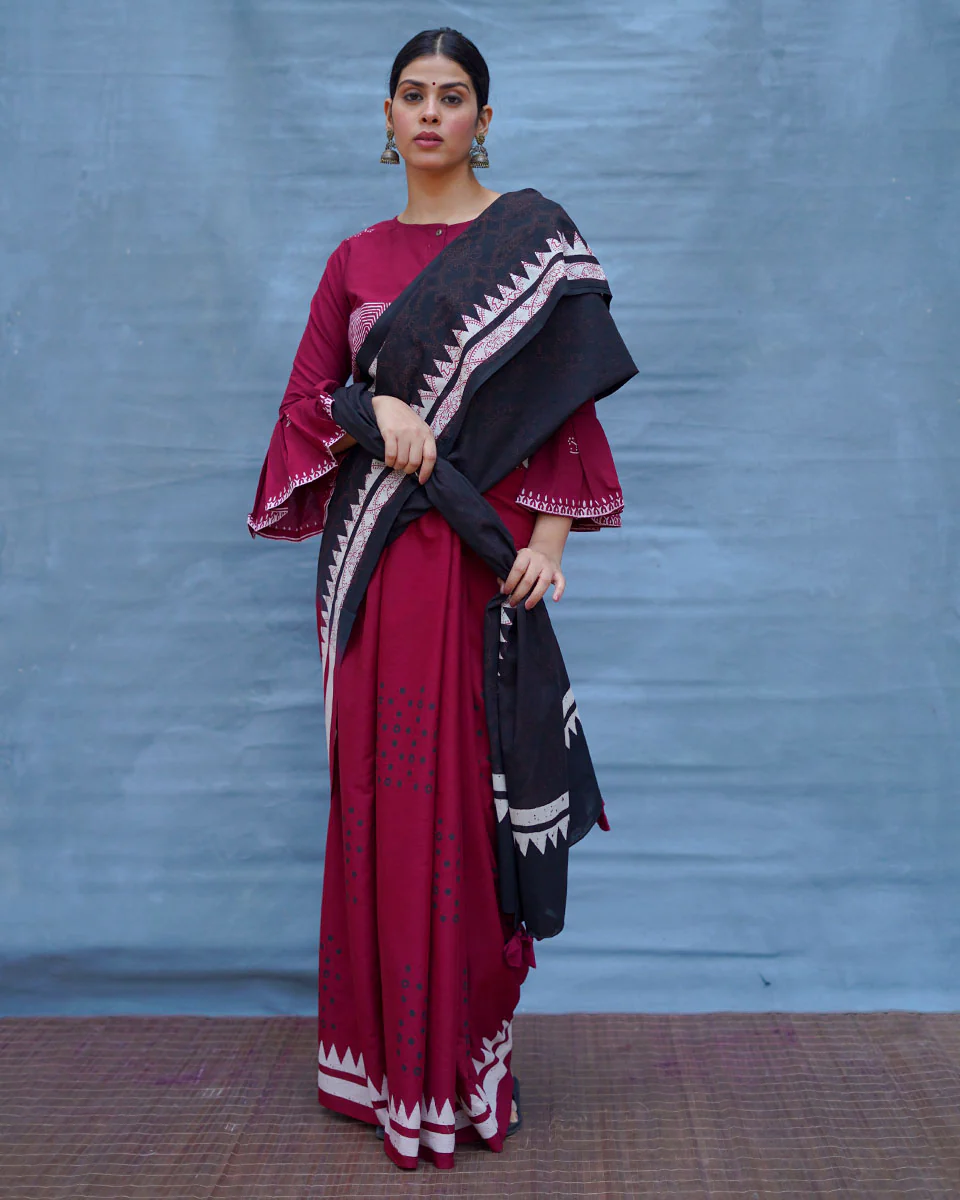 Mrinmoyee Maroon With Black Handblock Printed Cotton Saree - Soil - Image 5