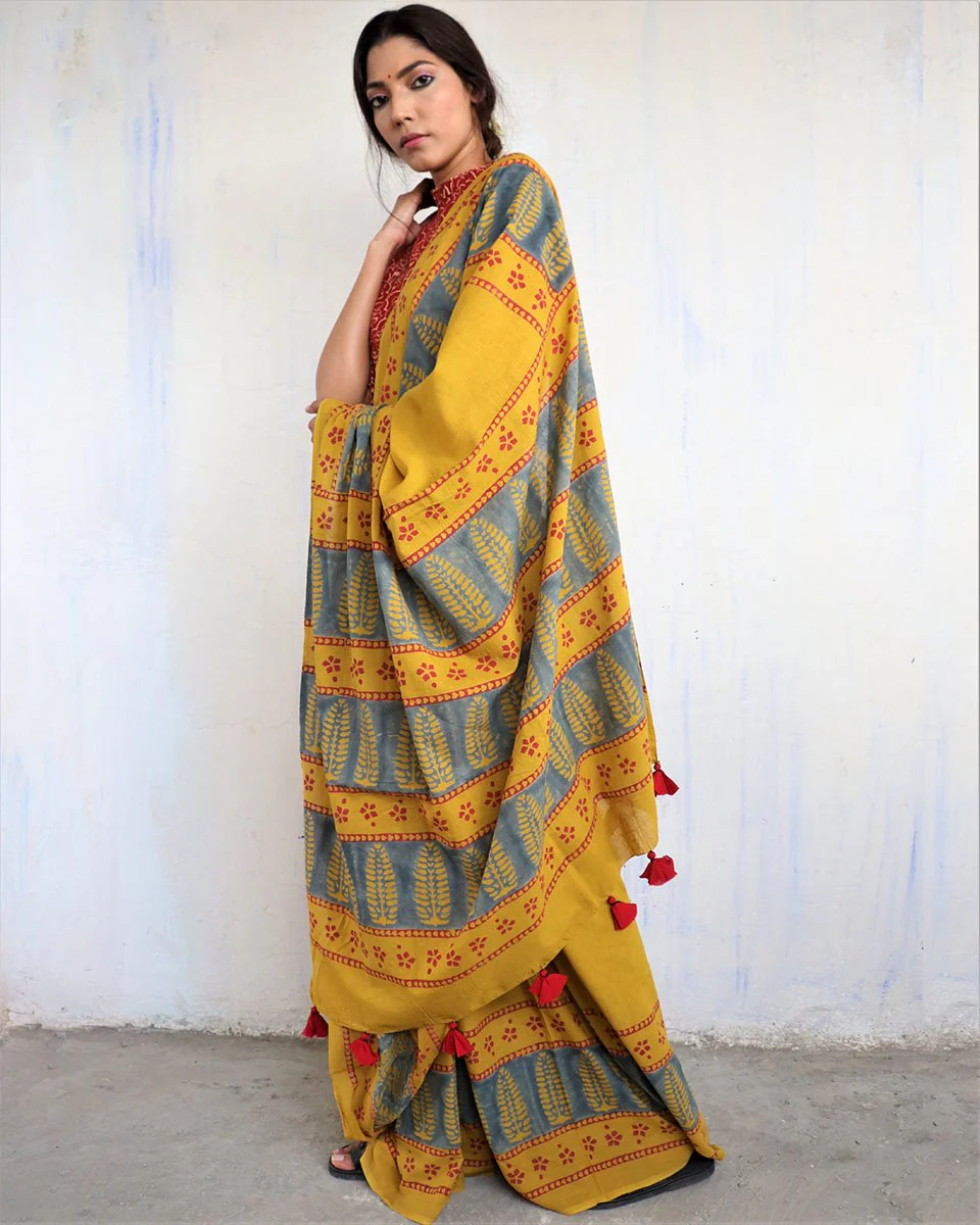 Mustard Block Printed Cotton Mul Saree - God - Image 5