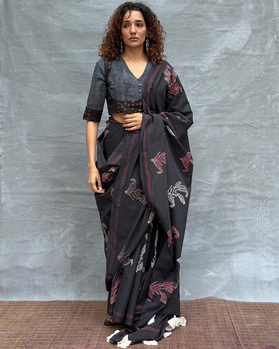 Raindrop Black Block printed Cotton Saree - Image 2