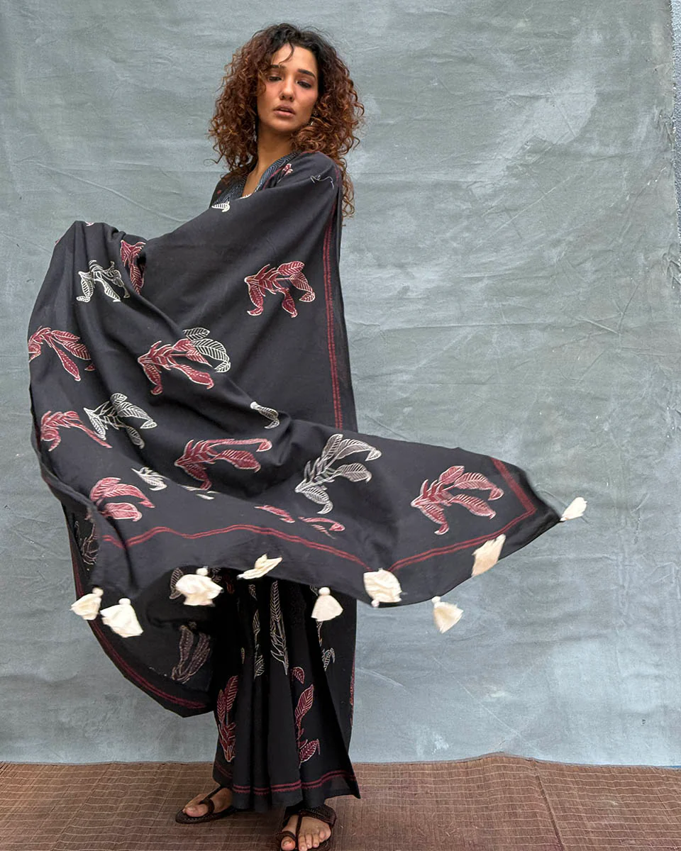 Raindrop Black Block printed Cotton Saree - Image 7
