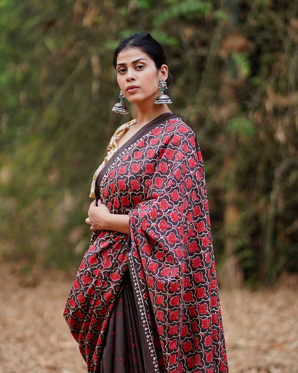 Rimjhim Brown Block Printed Cotton Saree - WW - Image 4