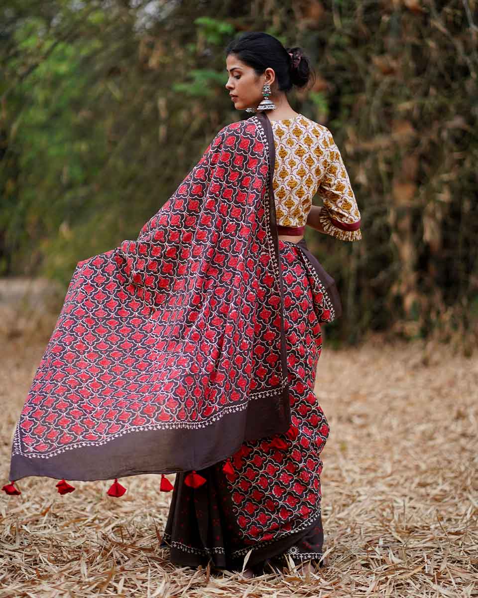 Rimjhim Brown Block Printed Cotton Saree - WW - Image 6