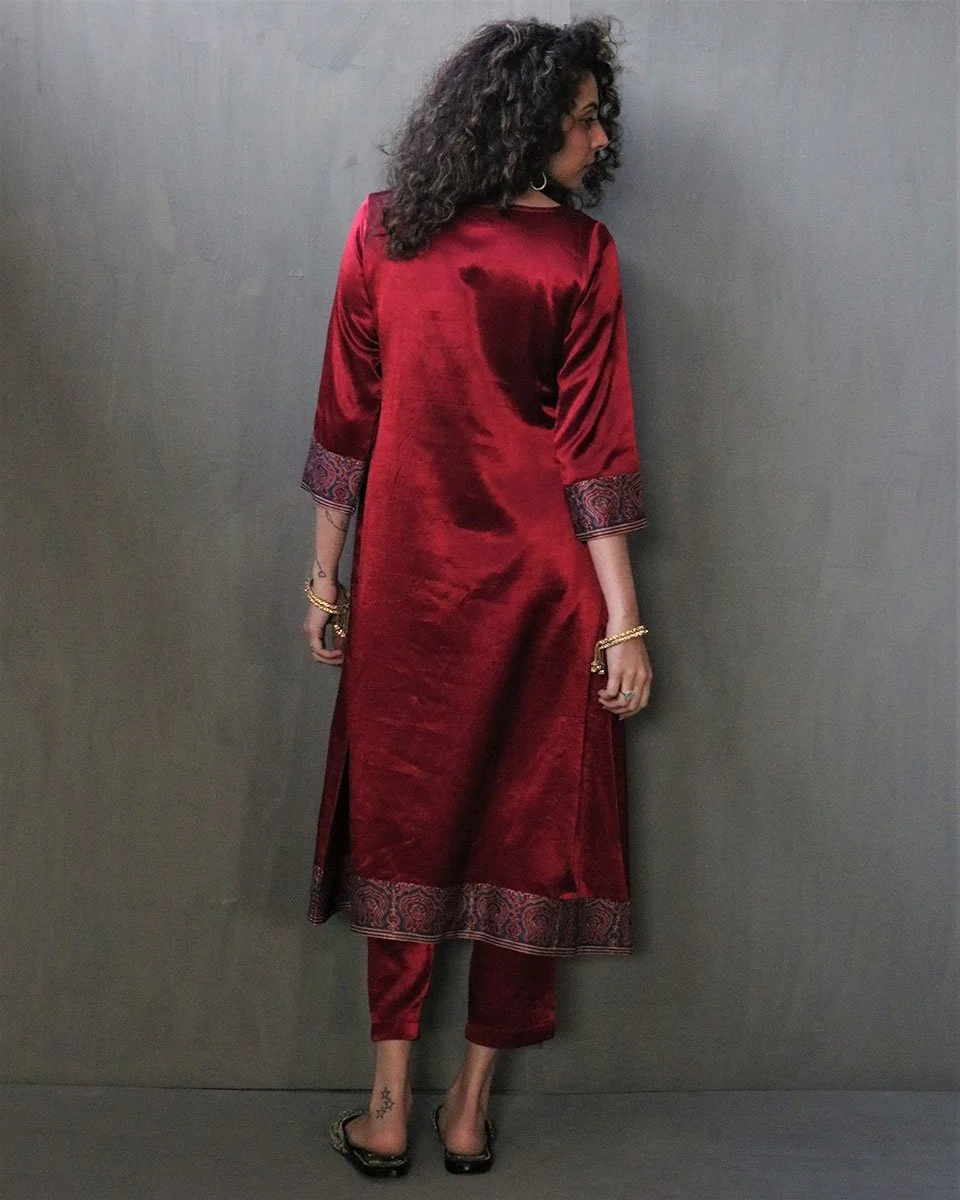 Scarlette Handprinted Mashru Silk Kurta Set - Image 4