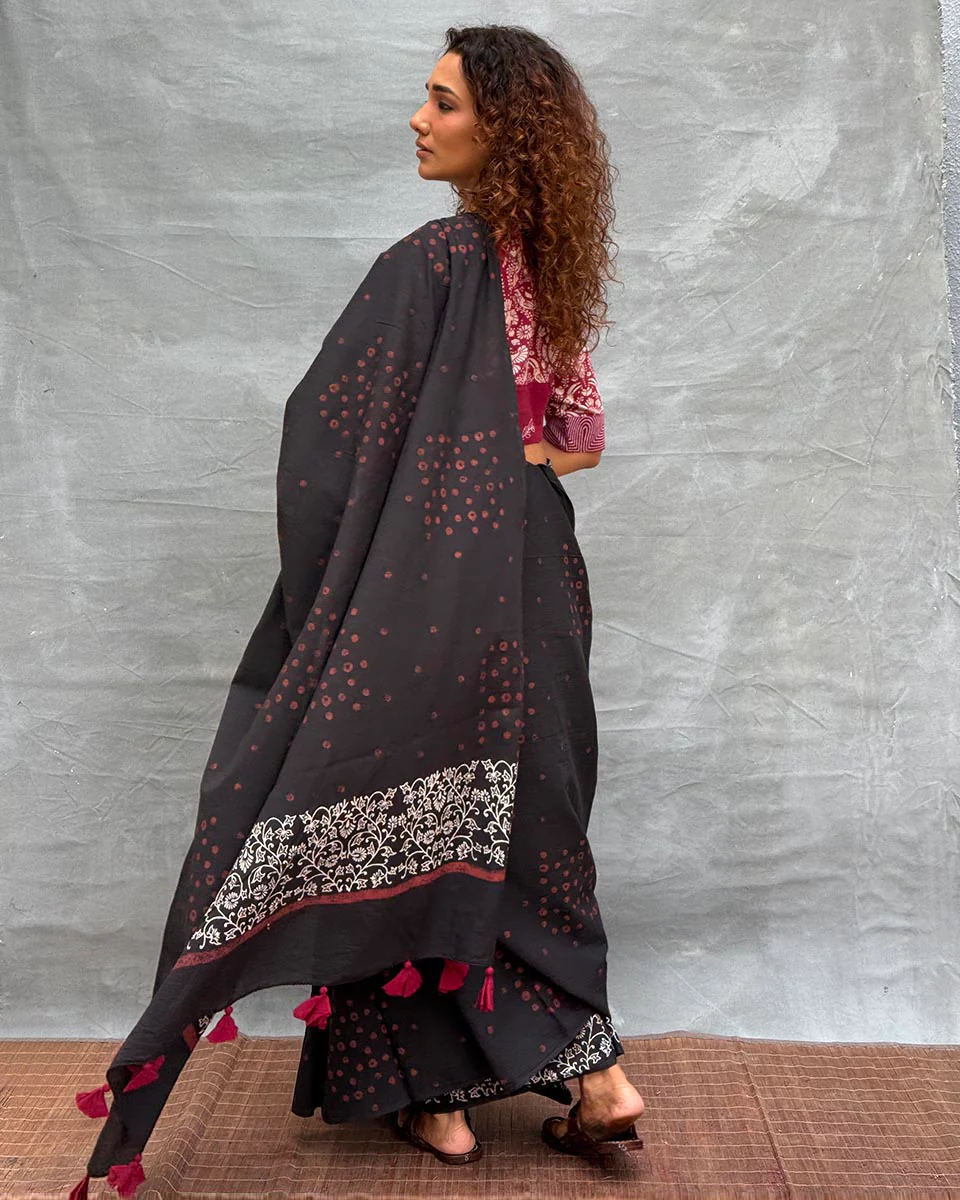 Song of Soil Black Block printed Cotton Saree - Image 7
