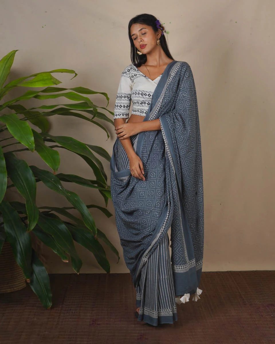 Strom Kiss Grey Printed Saree - BMS - Image 4
