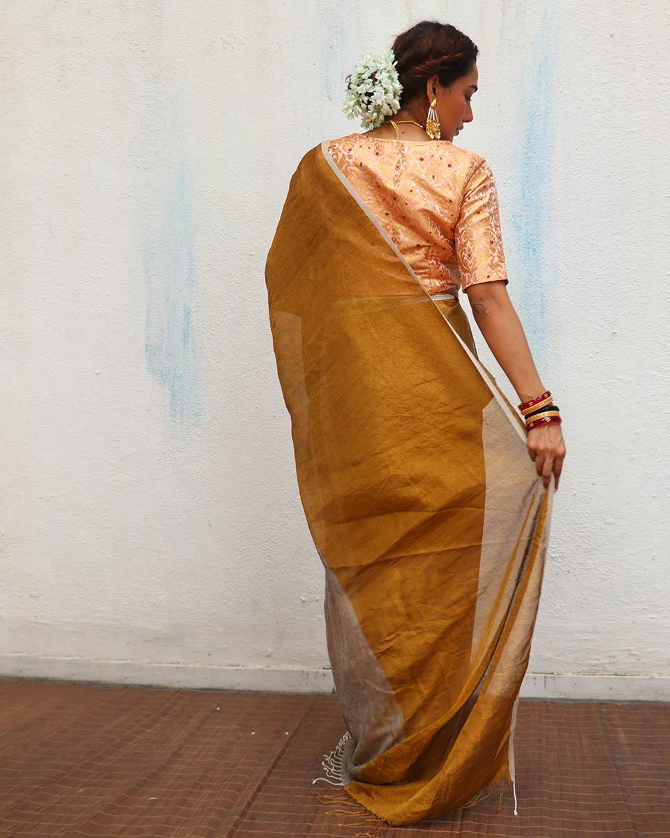 Udvita Golden Handwoven Linen Zari Saree - Onam - Image 10