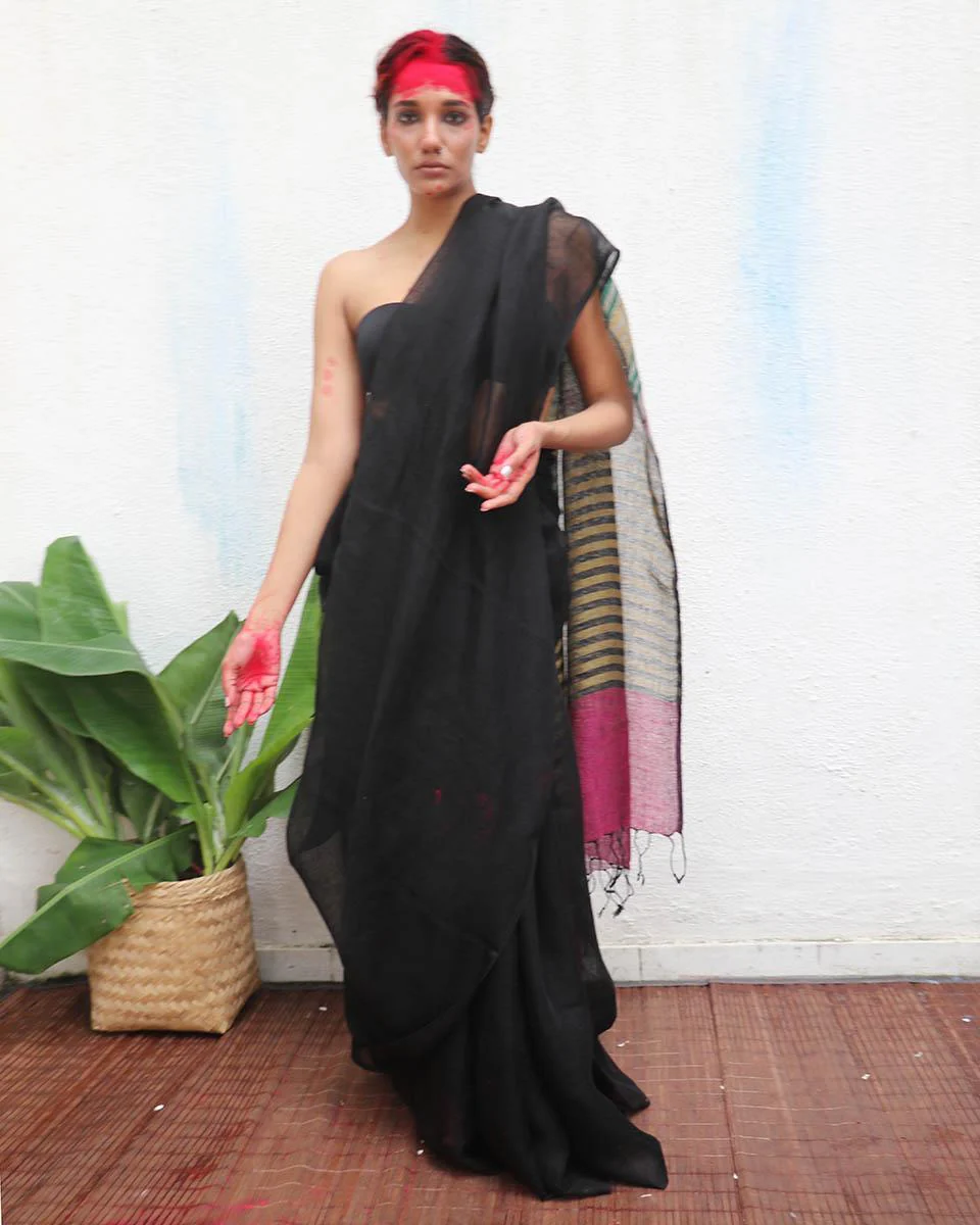 Vajrangi Black Handwoven Linen Saree - Kaali - Image 2