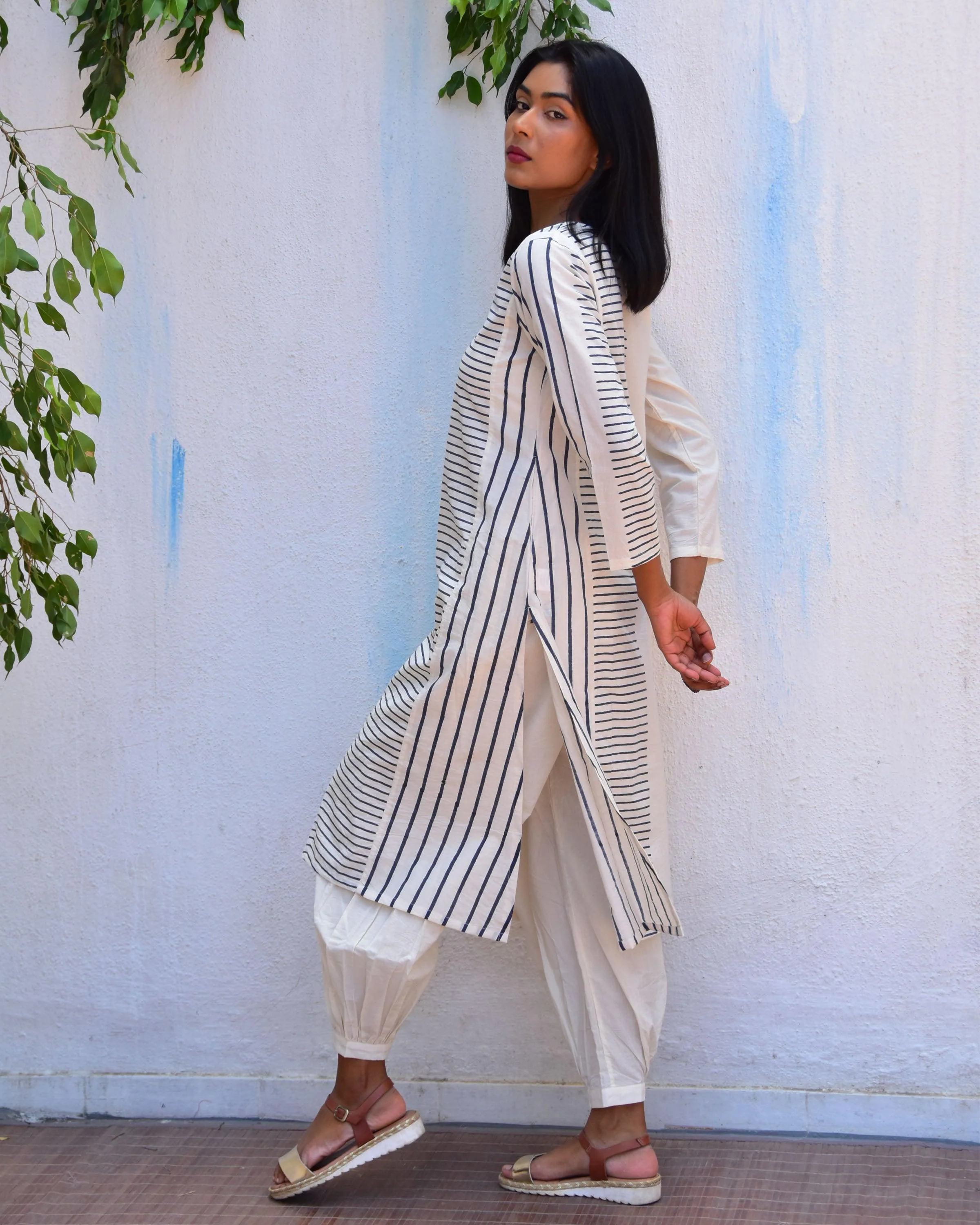 Vanilla Sky Handblockprinted Cotton Kurta Set - Vnmn - Image 5