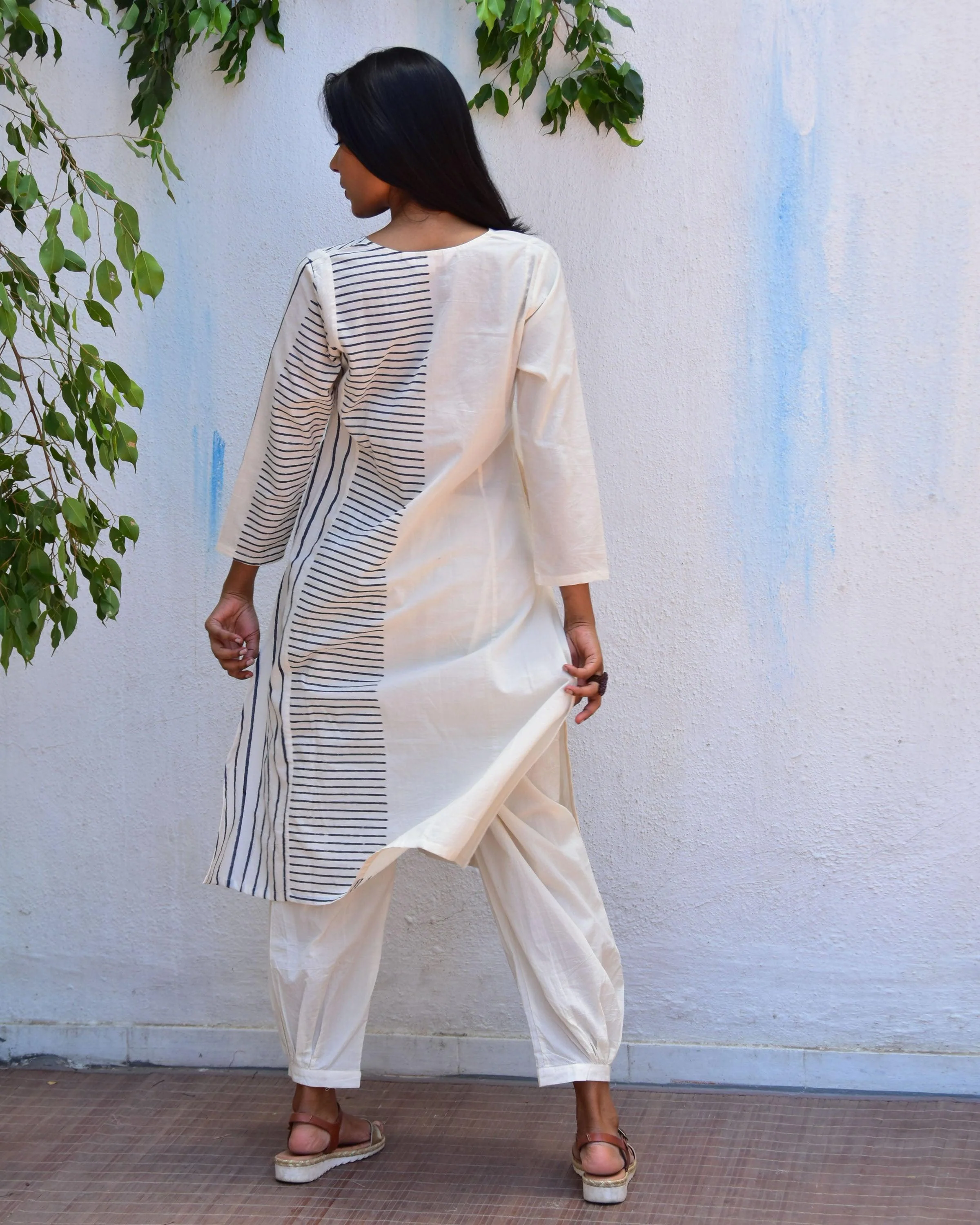 Vanilla Sky Handblockprinted Cotton Kurta Set - Vnmn - Image 7