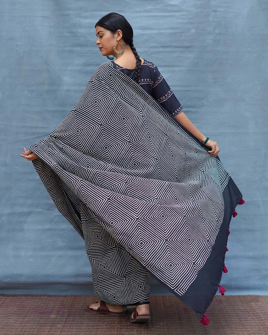 Vintage Muse Black & White Handblock Print Cotton Saree - MIS - Image 3