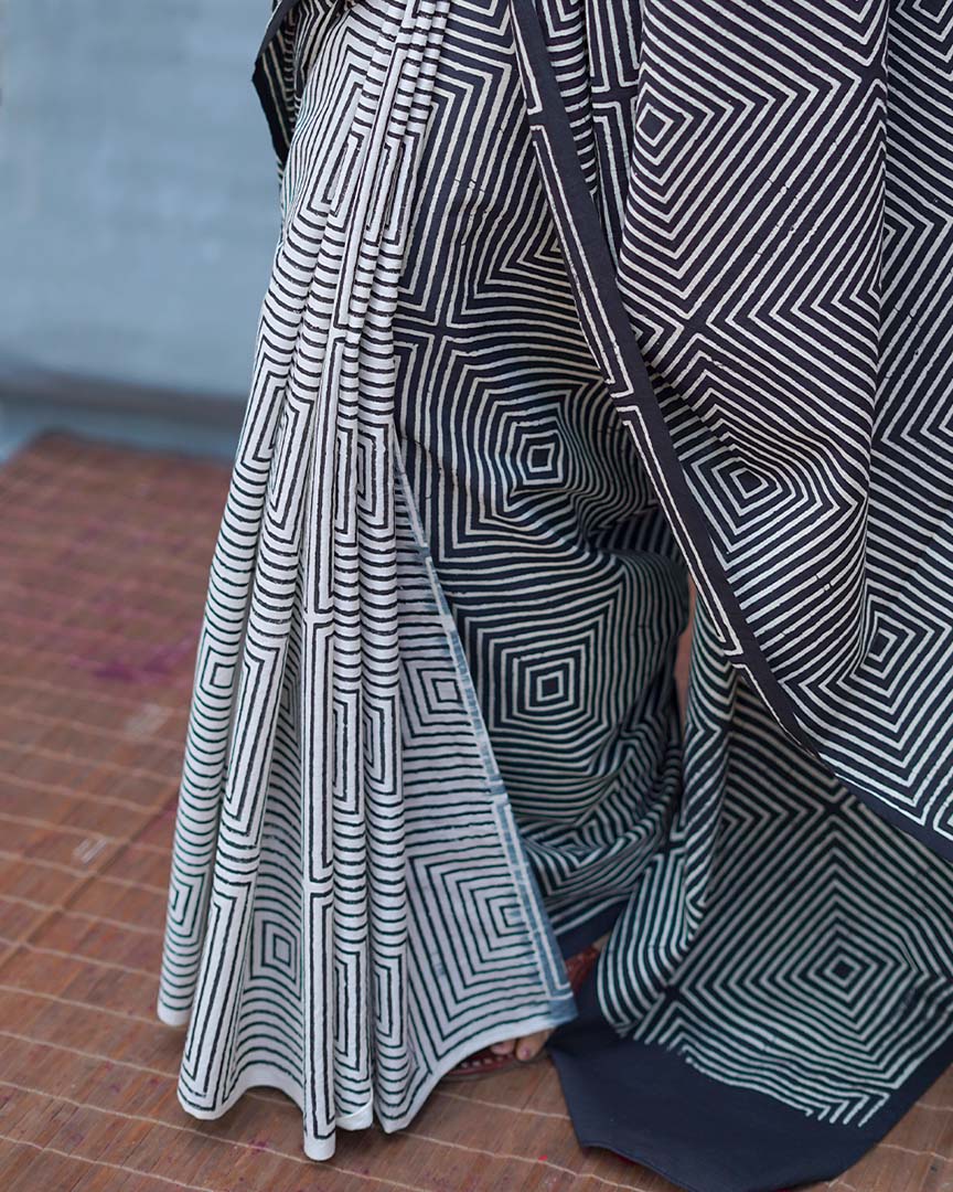 Vintage Muse Black & White Handblock Print Cotton Saree - MIS - Image 4