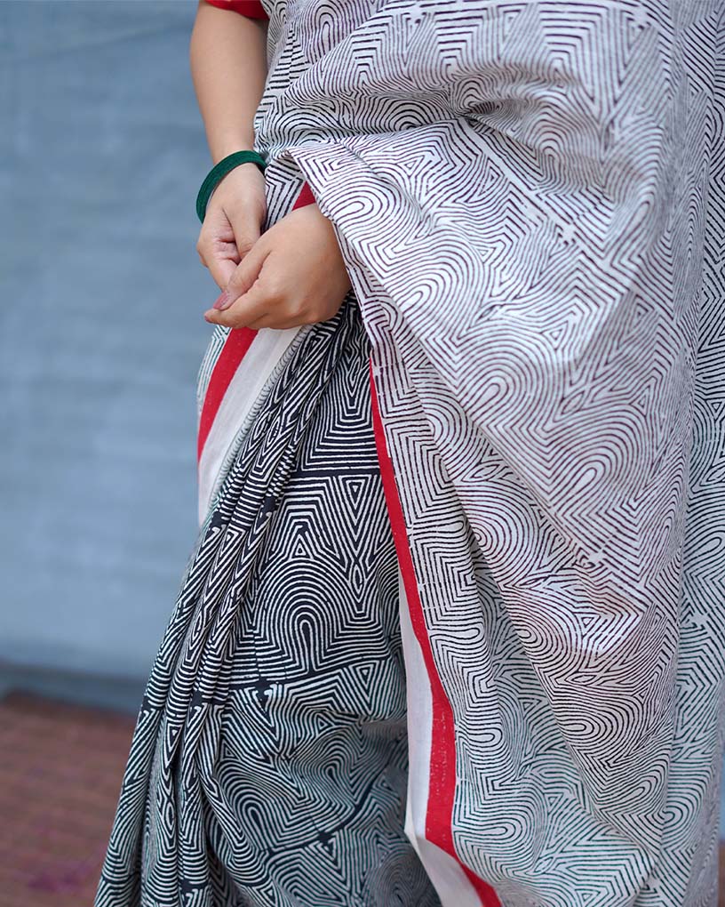 Vintage Poem Black & White Handblock Print Cotton Saree - MIS - Image 4