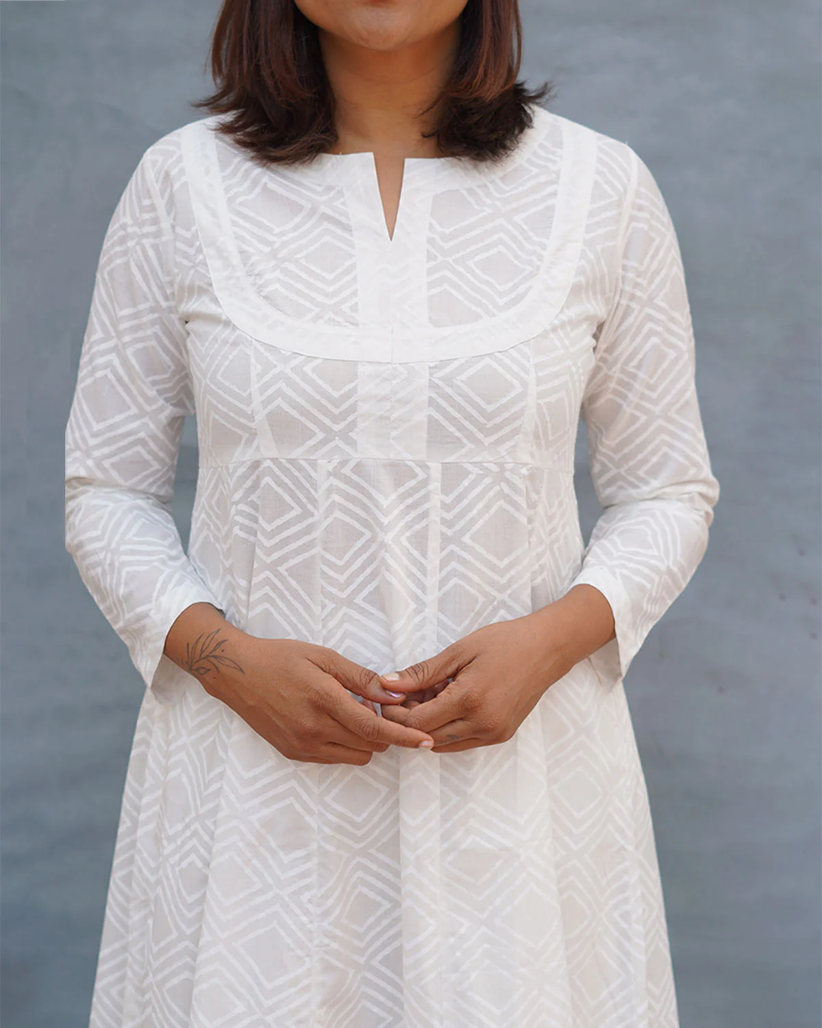 White Wave Handblock Print Cotton Kurta - Safed - Image 7