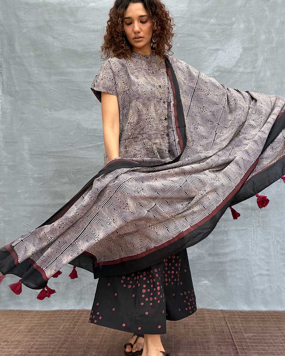 Winter’s Veil Blockprinted Cotton Dupatta - Image 10