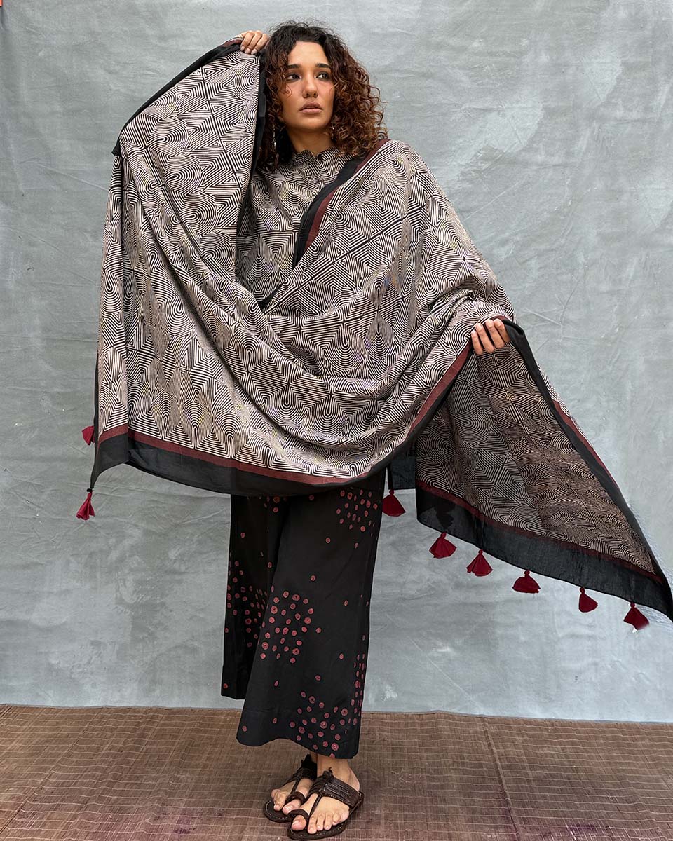Winter’s Veil Blockprinted Cotton Dupatta - Image 11