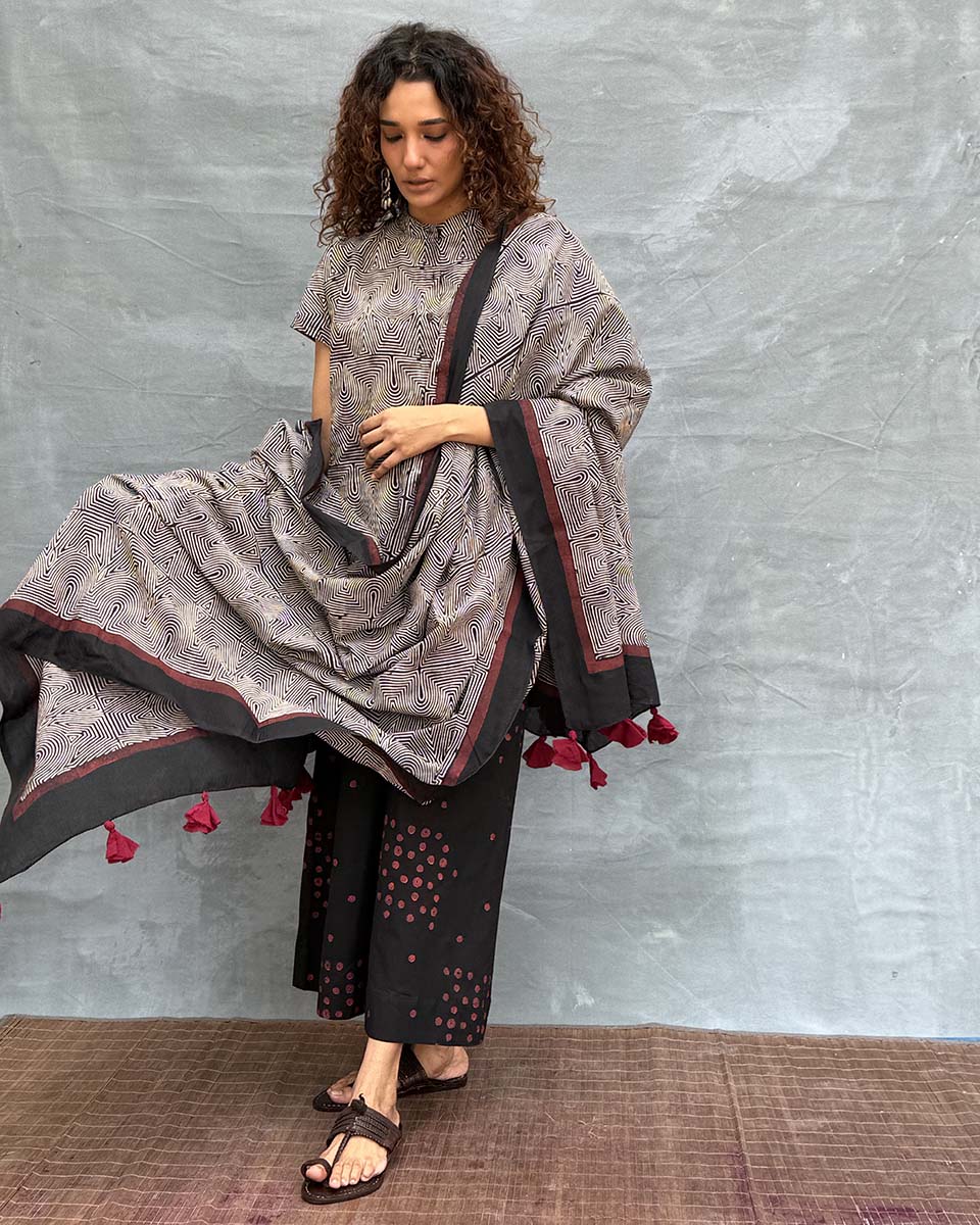 Winter’s Veil Blockprinted Cotton Dupatta - Image 2
