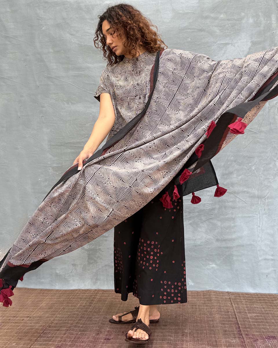 Winter’s Veil Blockprinted Cotton Dupatta - Image 6