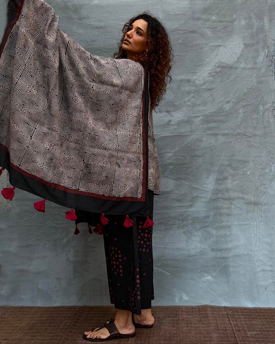 Winter’s Veil Blockprinted Cotton Dupatta - Image 9